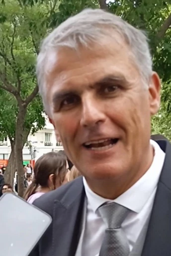 Testimonio del padre de la novia destacando la música en vivo de Melodival en la boda
