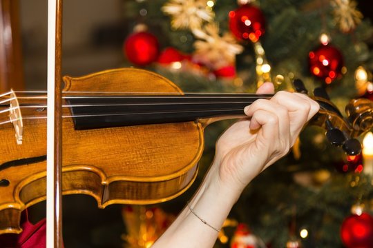 Violín en vivo, aportando elegancia y sofisticación a bodas y eventos especiales con la música de Melodival